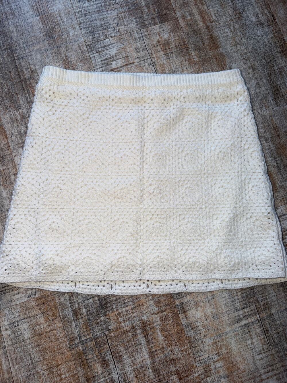 Girls Art Class White Crochet Knit Lined  Floral Mini Skirt Size Large (10/22)